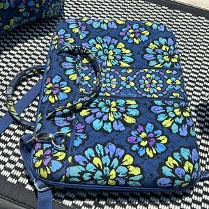 5 piece Vera Bradley travel set : Indigo Pop
Fall 2012